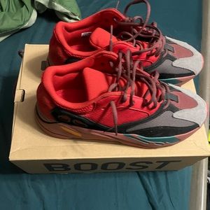 Used Yeezy 700 great condition with box